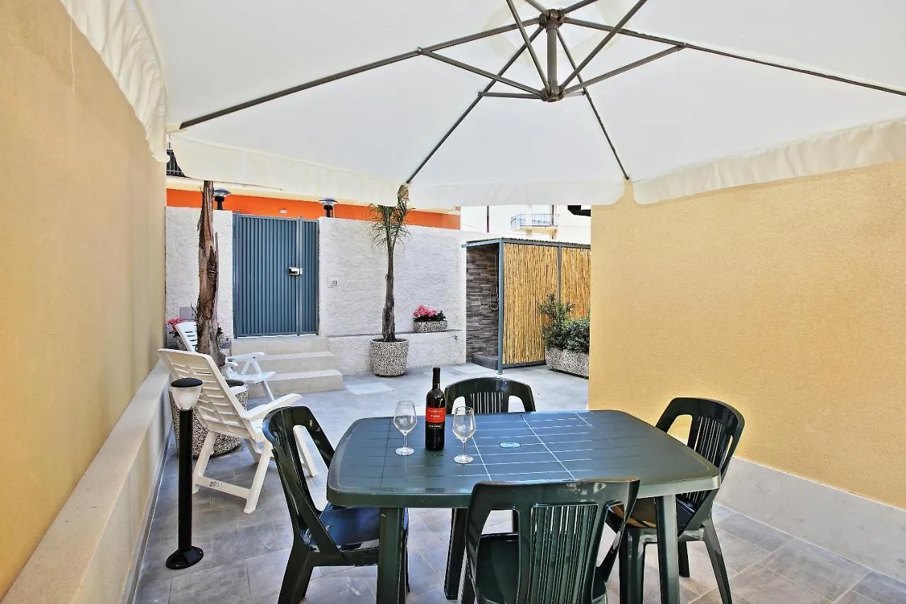 Re Sole La Dependance - Casa Vacanza V E N E R E Avola 0*,  Italien
