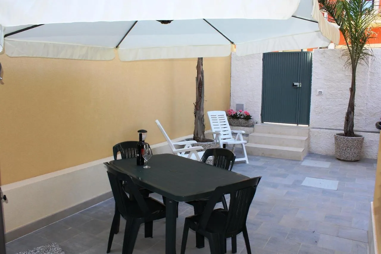 Holiday home Re Sole La Dependance - Casa Vacanza V E N E R E Avola Italy